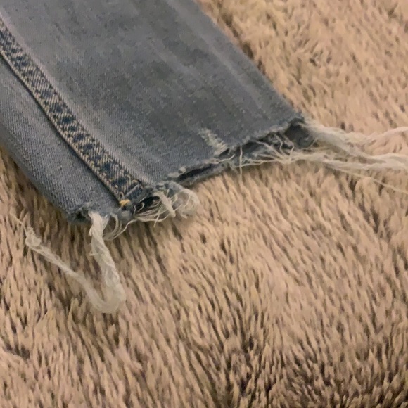 Hollister Low Rise Super Skinny Jeans in a Light Wash - Size 25 - Picture 3 of 5